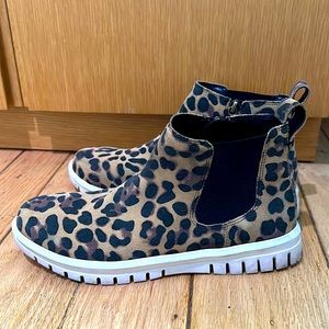 Blondo animal print booties 9M